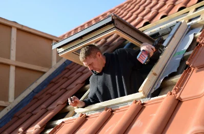 Pose de fenêtres de toit Velux à Rives-du-Fougerais